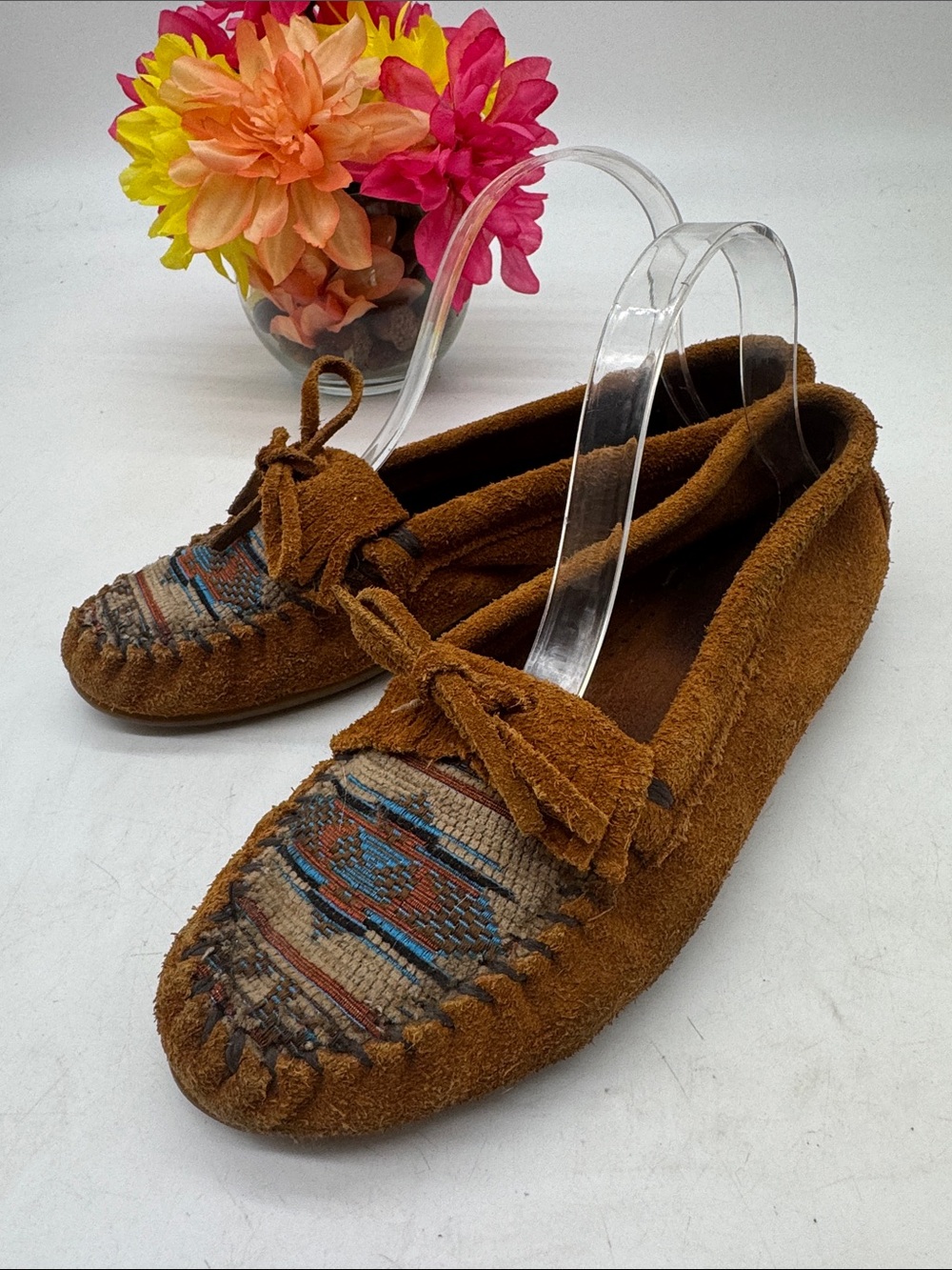 Minnetonka Suede Tassel Moccasin Flats in Brown Size 9.5